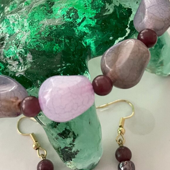 Bracelet & Pierced Earrings Shades of Purple Glass Beads Gold Findings - Picture 2 of 4